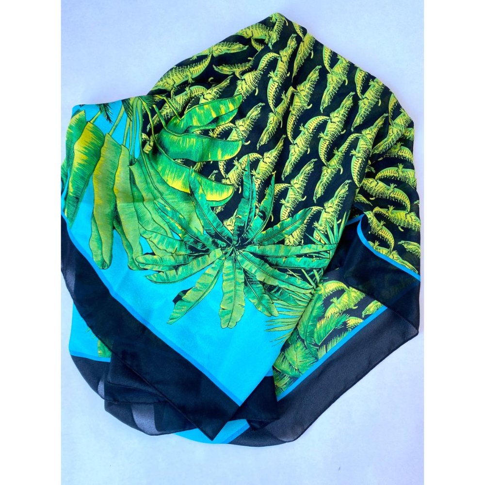 ♦️SOLD♦️ VERSACE x H&M Crocodile Print Silk Square - Picture 9 of 11
